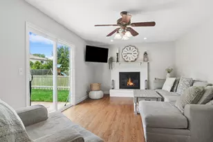 988 Newbury Dr, Crystal Lake, IL 60014 - Photo 7