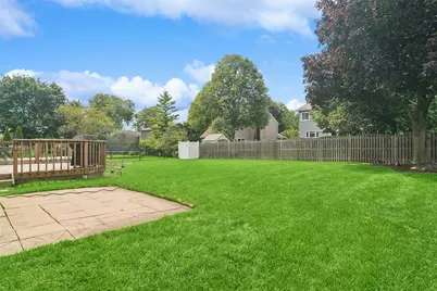 988 Newbury Drive, Crystal Lake, IL 60014 - Photo 23