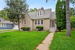 402 Turner Ave, Glen Ellyn, IL 60137 - Photo 1