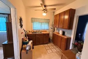 211 N 3rd St, Hoopeston, IL 60942 - Photo 5