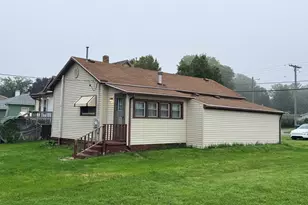 211 N 3rd St, Hoopeston, IL 60942 - Photo 1