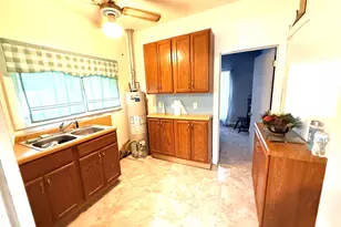 211 N 3rd St, Hoopeston, IL 60942 - Photo 7