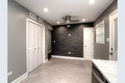 465 W Fremont Avenue, Elmhurst, IL 60126 - Photo 11