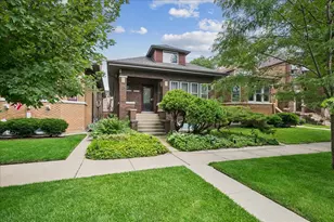 5725 N Sacramento Ave, Chicago, IL 60659 - Photo 1