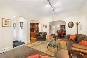 5725 N Sacramento Ave, Chicago, IL 60659 - Photo 3
