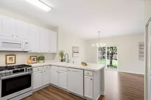 828 Amelia Ct, Grayslake, IL 60030 - Photo 9