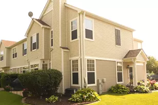 1950 Cobblestone Dr, Carpentersville, IL 60110 - Photo 5