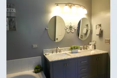 1950 Cobblestone Drive, Carpentersville, IL 60110 - Photo 19