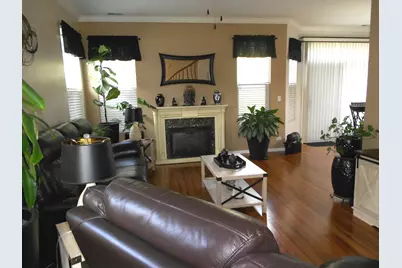 1950 Cobblestone Drive, Carpentersville, IL 60110 - Photo 7