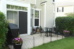 1950 Cobblestone Dr, Carpentersville, IL 60110 - Photo 3