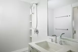 1460 N Sandburg Terrace, Chicago, IL 60610 - Photo 23
