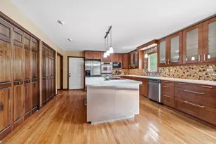 39W261 Hemlock Dr, Saint Charles, IL 60175 - Photo 9