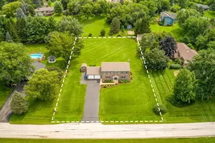 39W261 Hemlock Dr, Saint Charles, IL 60175 - Photo 3