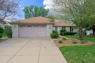 7502 W Lakeside Dr, Frankfort, IL 60423 - Photo 1