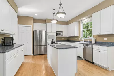 15 Dorchester Court, Hawthorn Woods, IL 60047 - Photo 9