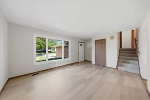 10S221 Suffield Dr, Downers Grove, IL 60516 - Photo 7