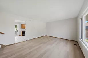 10S221 Suffield Dr, Downers Grove, IL 60516 - Photo 9