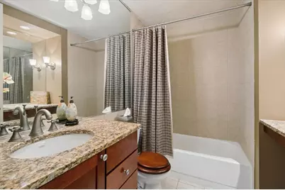 30 E Huron Street #2402, Chicago, IL 60611 - Photo 9
