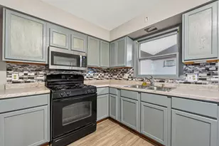 746 Schomer Ave, Aurora, IL 60505 - Photo 7