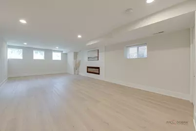 5748 W Eastwood Avenue, Chicago, IL 60630 - Photo 37