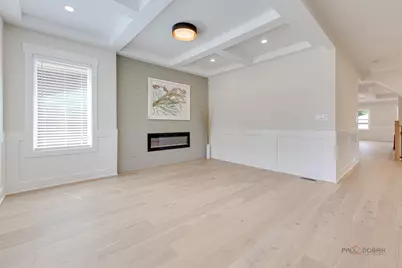 5748 W Eastwood Avenue, Chicago, IL 60630 - Photo 7