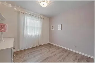 4625 Huntington Boulevard, Hoffman Estates, IL 60192 - Photo 15