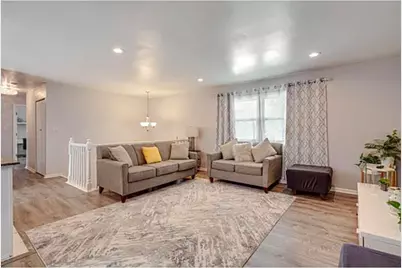 4625 Huntington Boulevard, Hoffman Estates, IL 60192 - Photo 7