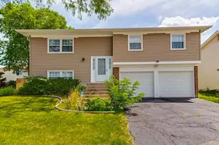 4625 Huntington Blvd, Hoffman Estates, IL 60192 - Photo 1