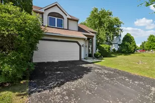 18 W Rosewood Ln, Round Lake Beach, IL 60073 - Photo 3