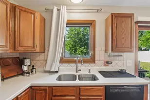 18 W Rosewood Ln, Round Lake Beach, IL 60073 - Photo 13