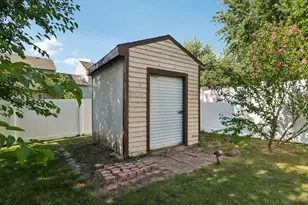 18 W Rosewood Ln, Round Lake Beach, IL 60073 - Photo 31