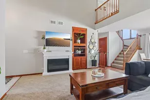 18 W Rosewood Ln, Round Lake Beach, IL 60073 - Photo 7