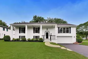 955 W Gilbert Rd, Palatine, IL 60067 - Photo 1