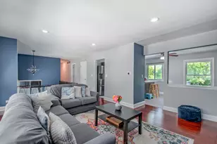 1099 Stratford Ln, Hanover Park, IL 60133 - Photo 5