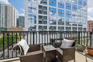 210 S Desplaines St, Chicago, IL 60661 - Photo 13