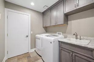 26W144 Houghton Ln, Winfield, IL 60190 - Photo 17