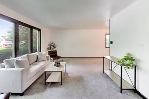 915 W Frontenac Dr, Arlington Heights, IL 60004 - Photo 5
