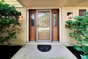 915 W Frontenac Dr, Arlington Heights, IL 60004 - Photo 3