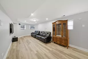 4541 S Prairie Ave, Chicago, IL 60653 - Photo 7