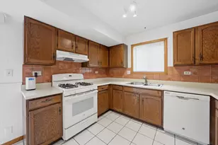 130 Lasalle Rd, Streamwood, IL 60107 - Photo 5