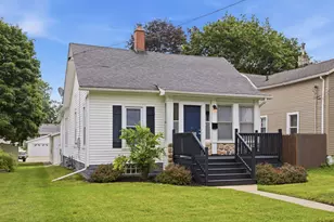 422 S 10th St, Dekalb, IL 60115 - Photo 1