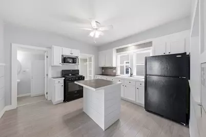 422 S 10th Street, Dekalb, IL 60115 - Photo 9