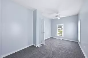 422 S 10th St, Dekalb, IL 60115 - Photo 15