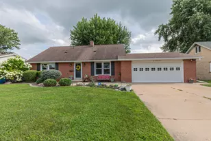 1027 W 3rd St, Spring Valley, IL 61362 - Photo 1