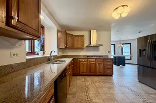 1 Genesee Ct, Bolingbrook, IL 60440 - Photo 5