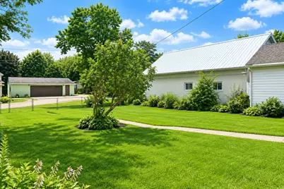 207 16th Avenue, Sterling, IL 61081 - Photo 3
