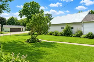 207 16th Ave, Sterling, IL 61081 - Photo 3