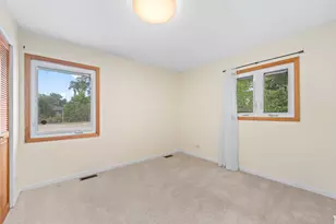 109 Landmeier Rd, Elk Grove Village, IL 60007 - Photo 9