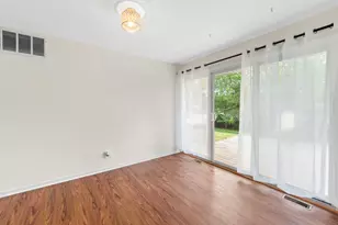 109 Landmeier Rd, Elk Grove Village, IL 60007 - Photo 19