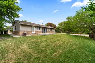 109 Landmeier Rd, Elk Grove Village, IL 60007 - Photo 3